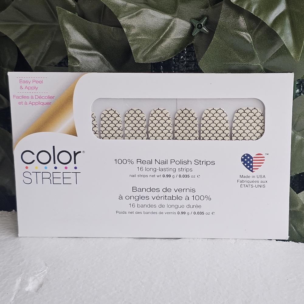 Color Street Black and Cream Nail Strips Mermaid‎ Black White